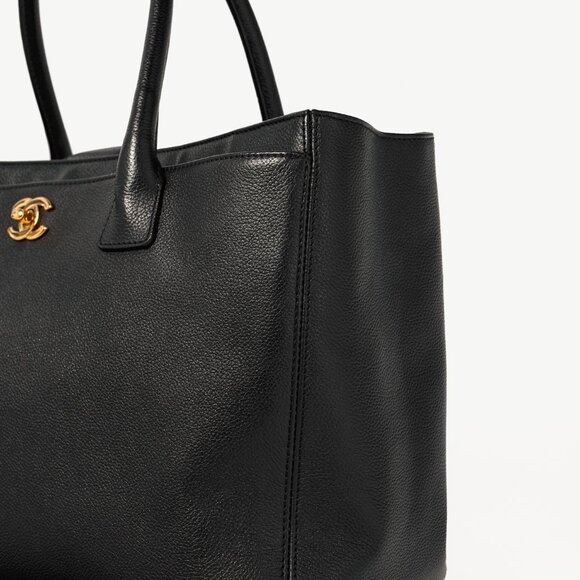 Chanel Cerf Executive Black Leather CC Tote Bag - Picture 7 of 13